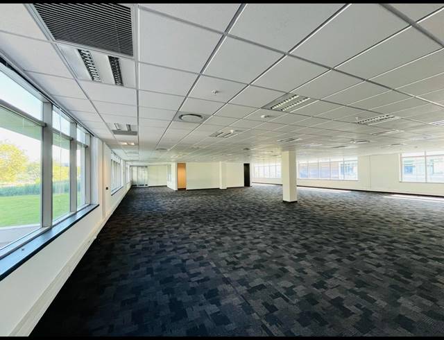 1,700M² OFFICE TO LET IN WATERFALL
